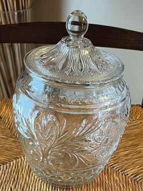 Mid-Century Anchor Hocking "Sandwich" Glass Cookie Jar With Lid 1940's - 1960's